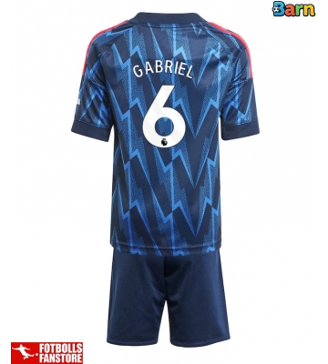 Arsenal Gabriel Magalhaes #6 Bortatröja Barn 2025-26 Kortärmad (+ Korta byxor)